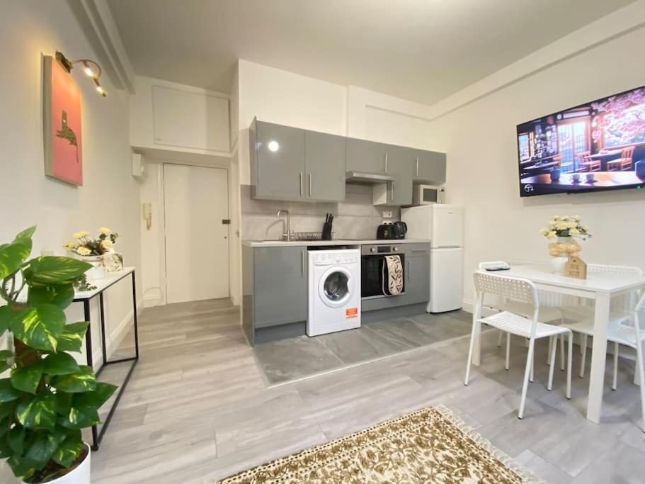 The Spotted Cat… London! Apartment Екстериор снимка
