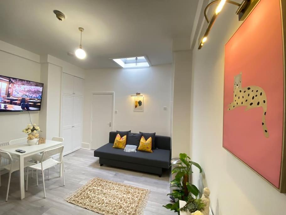 The Spotted Cat… London! Apartment Екстериор снимка