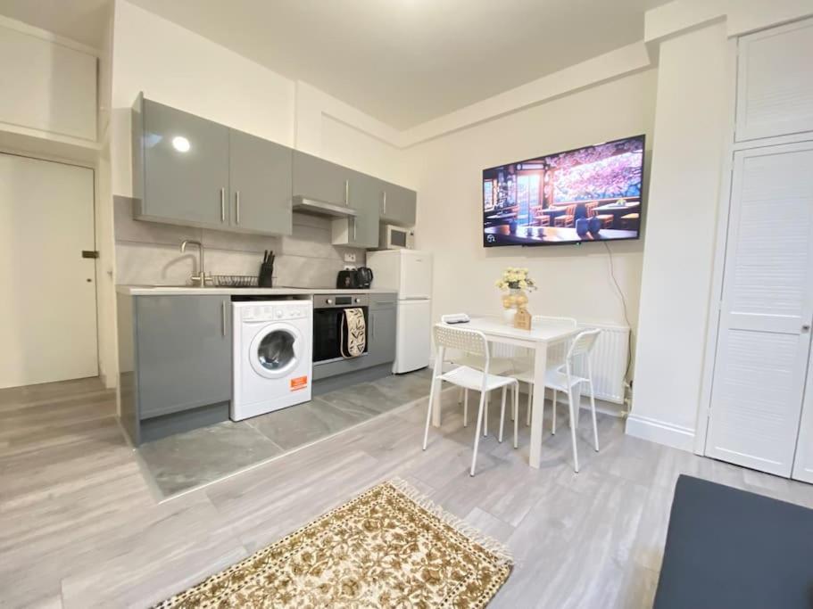 The Spotted Cat… London! Apartment Екстериор снимка